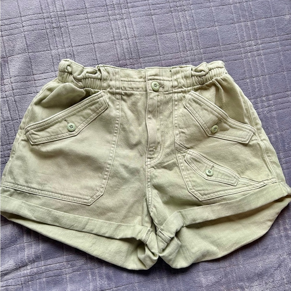 American Eagle stretch-fit cargo shorts in a sage green color